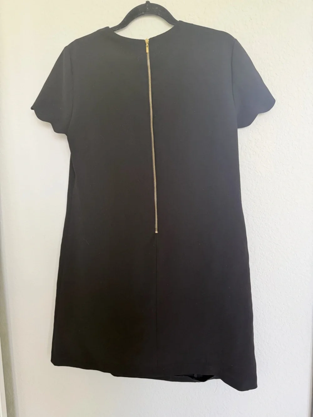 Tahari Black Cap Sleeve Scalloped Dress - Picture 4 of 4